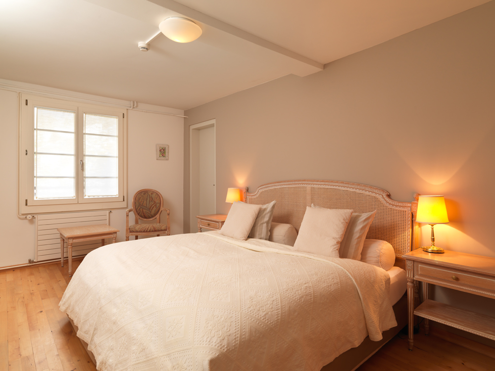 Übernachten Sie in erholsamen Betten in unseren Superior Doppelzimmern mit Bad en Suite, einer geräumigen Wohlfühloase.